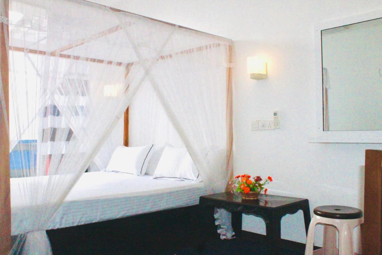 Surasa Beach Resort Weligama Exterior photo